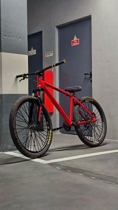 Bicicleta de whelling como nova