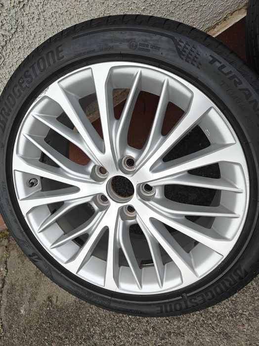 Диски 1-2-3шт  R18 на Toyota 8J 5×114,3 ET50 DIA60,1 чудовий стан