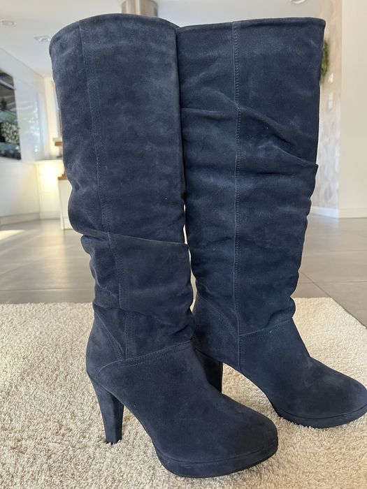 Sprzedam zamszowe, granatowe kozaki