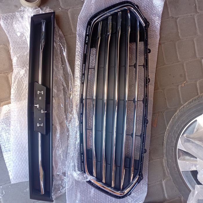 Решітка радіатора гриль нижня Chevrolet Trax 17-22