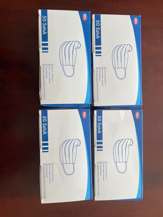 Zestaw czterech opakowań masek medycznych