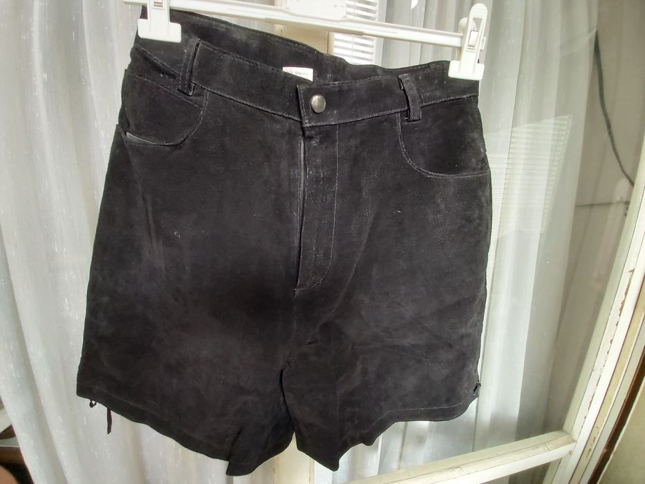 Calção em Camurça Preta (Estrear)