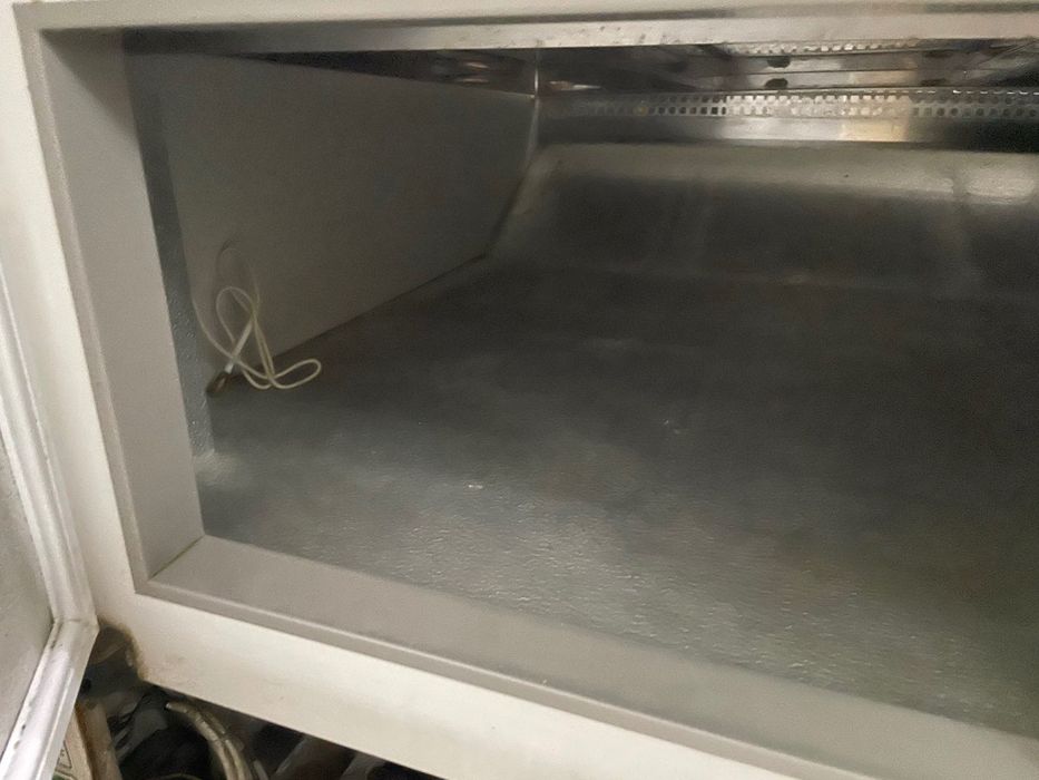 Холодильна вітрина Cold