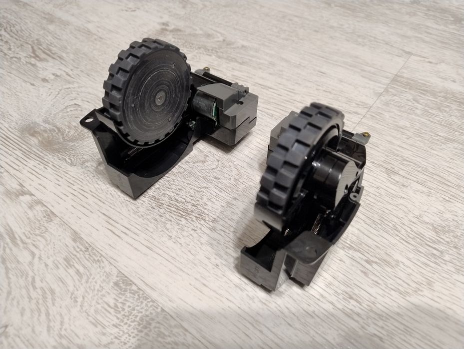 Zestaw Kół Lewe ,L' + Prawe ,R'  Irobot Roomba e5 e6 i3 i5 i7 i8 j5 j7