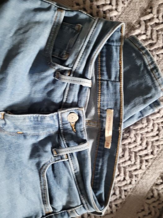 Damskie spodnie Levis