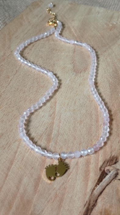 Naszyjnik dla młodej mamy, choker ze złotymi stópkami, prezent na chr