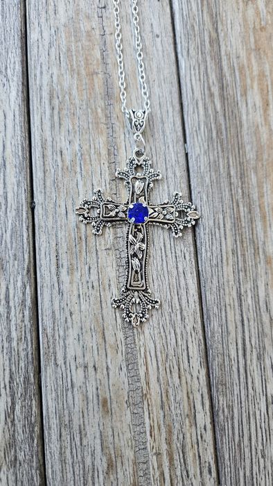 Naszyjnik z krzyzem