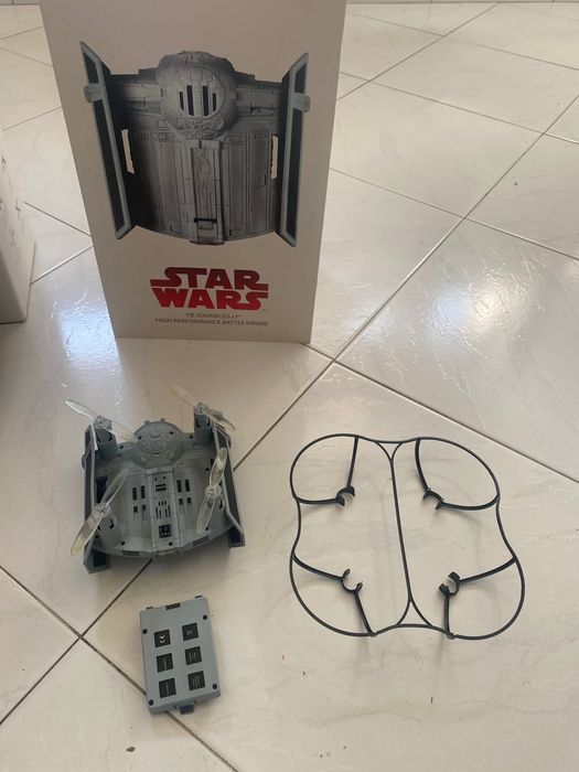 Vendo um drone da Star Wars semi-novo