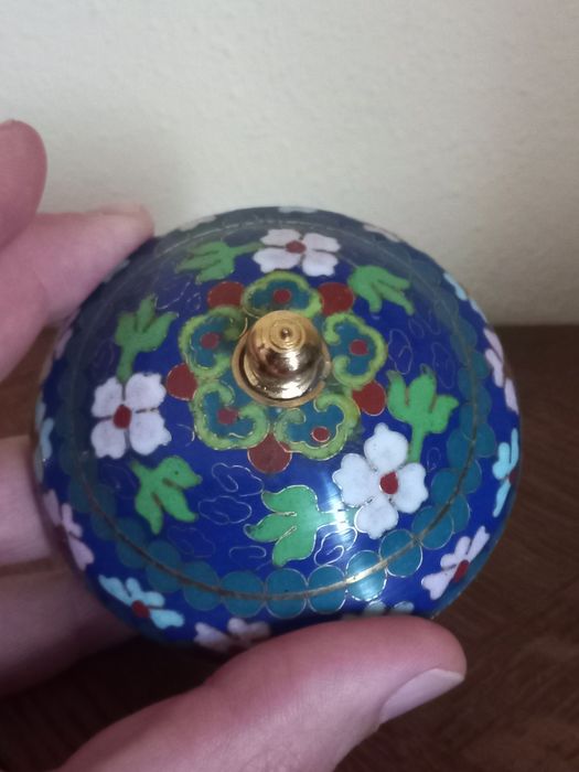 Eleganckie puzderko (bomboniera) - emalia komórkowa- cloisonne