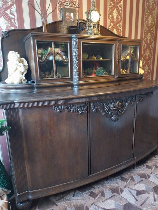 S,afa , Komoda ponad stu letnia.