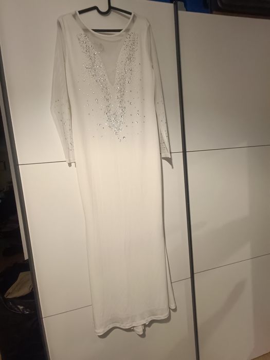 Piękna biała suknia