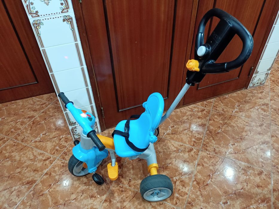 Triciclo para bebé bicicleta carro casa quarto apartamento vivenda.