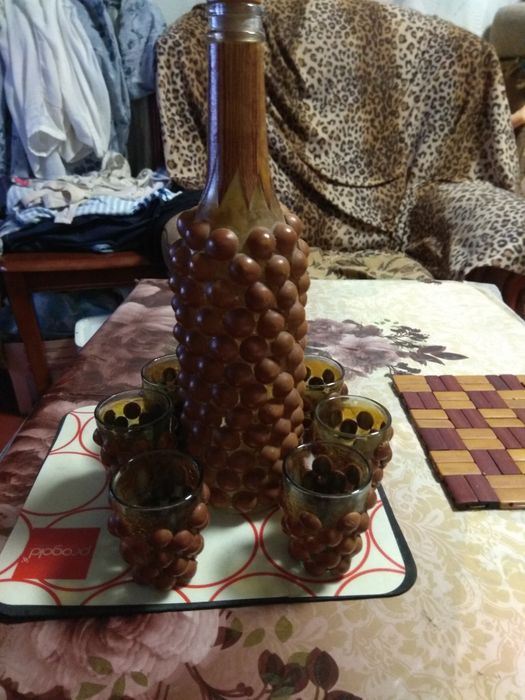 Продам  винный набор и статуэтки