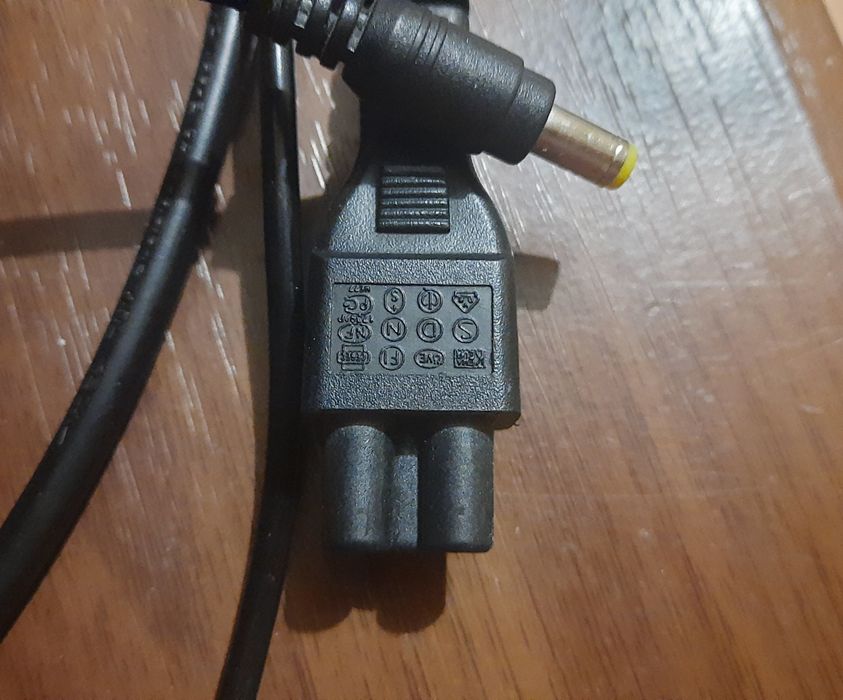 Зарядка на  ACER aspire E5-511