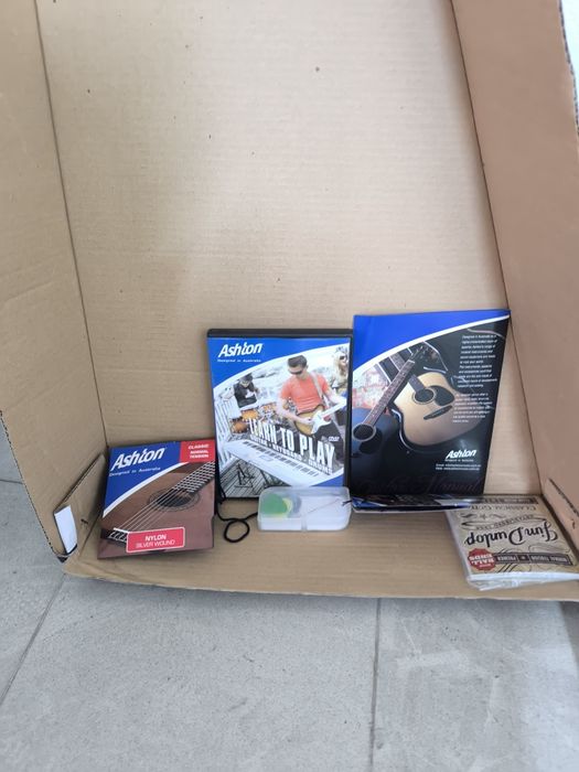 Guitarra Aston - como nova