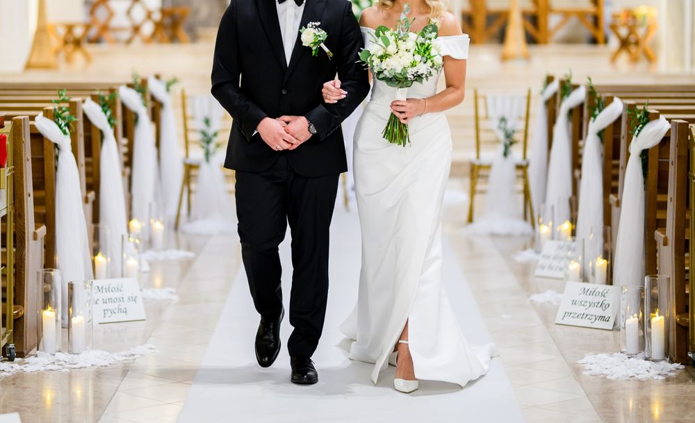 Suknia ślubna gładka klasyczna z rozcięciem  S