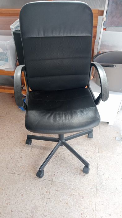 Bicicleta criança, mesa madeira,cadeira escritório, cooler, casco gás