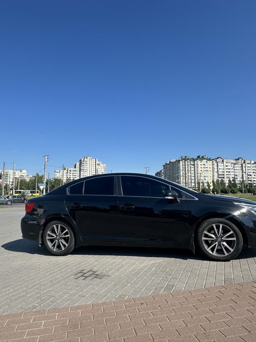 Продам автомобіль Toyota Avensis 2012р газ/бензин
