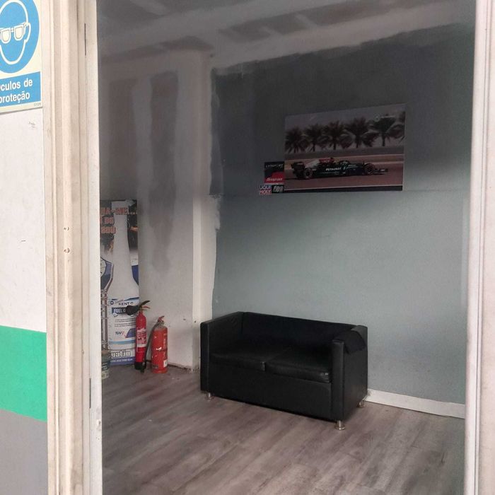Armazém 300 m² em Valença – Terreno 685 m² – Excelente Oportunidade