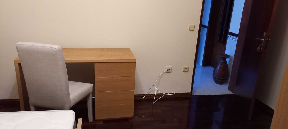 Quarto em Apartamento muito sossegado junto a transportes