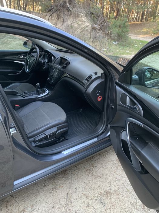 Опель інсігнія 2010 рік