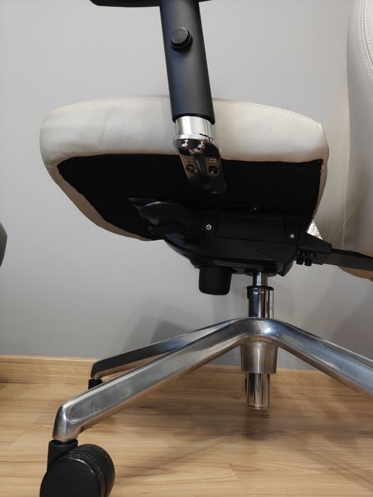 Fotel gamingowy premium ze skóry naturalnej – komfort i styl