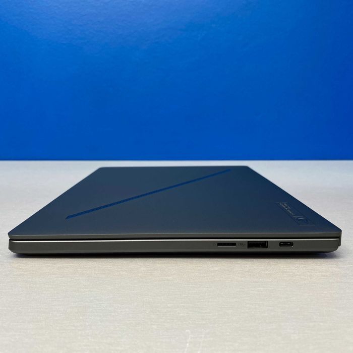 ASUS Zephyrus G14 | 14" OLED | Ryzen 9 AI HX 370 | 32GB | RTX 5070 8GB