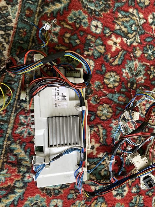 хрестовина (нова), двигун та інш. запч. на пральну машинку Ariston