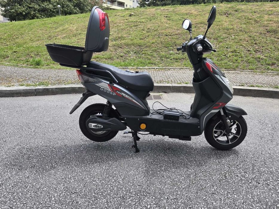 Vortex Goose - Elétrica. Excelente estado, pouco uso! Precisa apenas de bateria. Não necessita carta de condução.