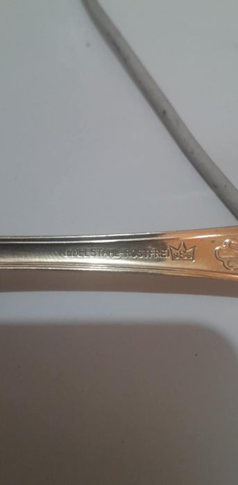 Talheres banhados a ouro  
Maquinas