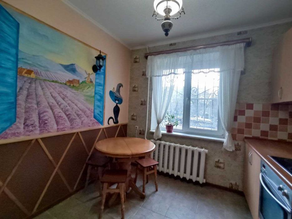 Оренда 3 кімнатної  квартири Добровольського проспект.