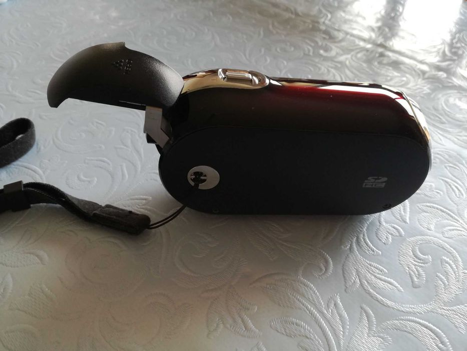 Maquina de filmar SamSung +cartão 4Gb +carregador