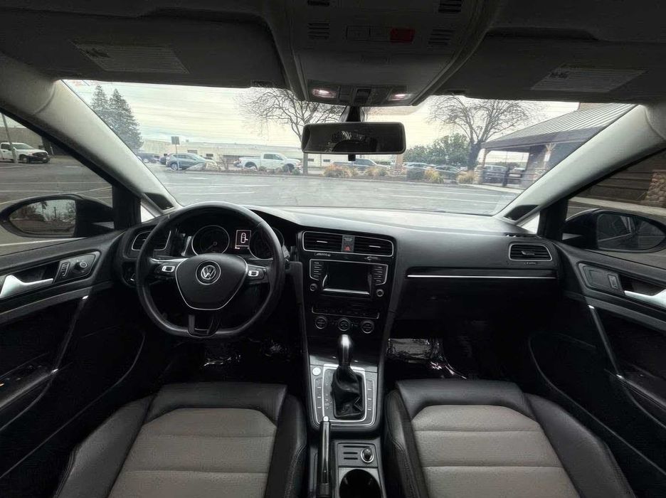 Volkswagen Golf SE      2015