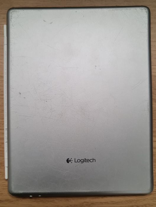 Logitech ultra cienka klawiatura Cover dla Ipad 2,3,4 Biała, Czarna