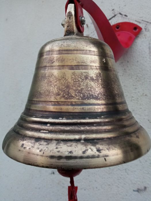 Bonito sino. Pronto a usar.  porta portão ou parede.