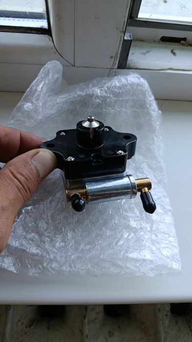 Подвесной лодочний мотор YamahaF20 , 20 HP топливний насос