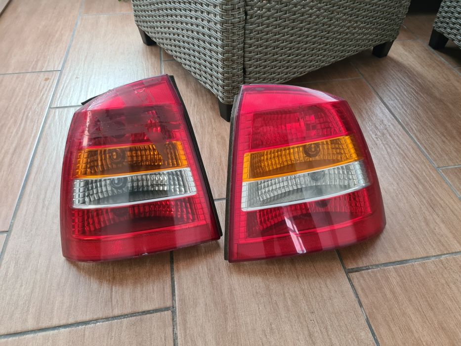 Sprzedam tylne lampy  do Opel Astra 2