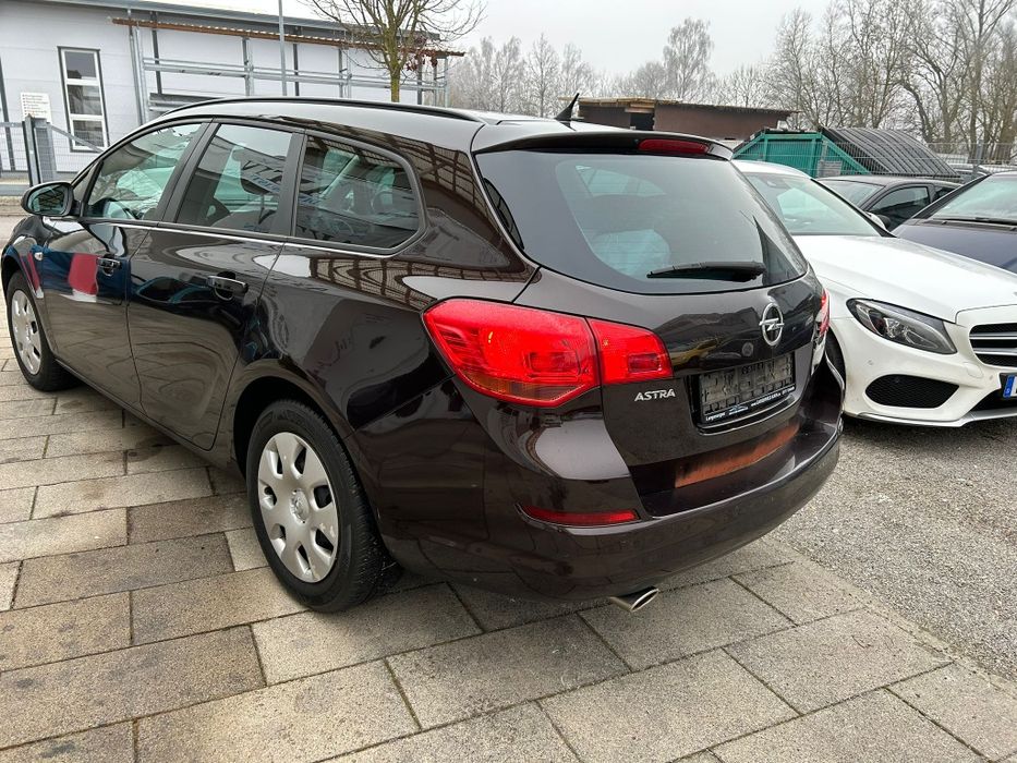 Opel Astra 1.4 B 2011 r