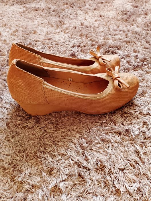 Buty na koturnie 37 Lasocki