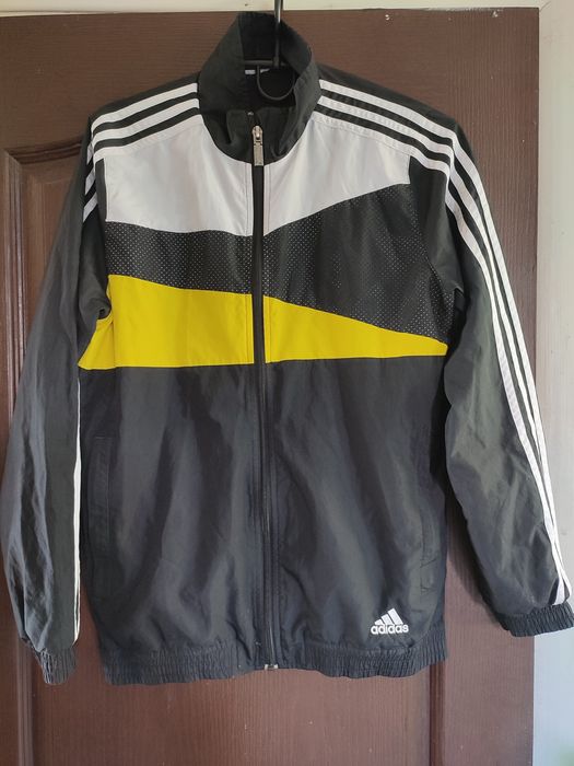 Продам спорткостюм Adidas приблизно на зріст 160-165см