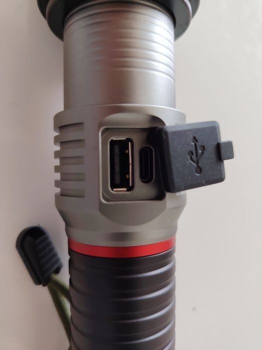 Lanterna Violenta de Alcance Brutal 800m -2400 lumens