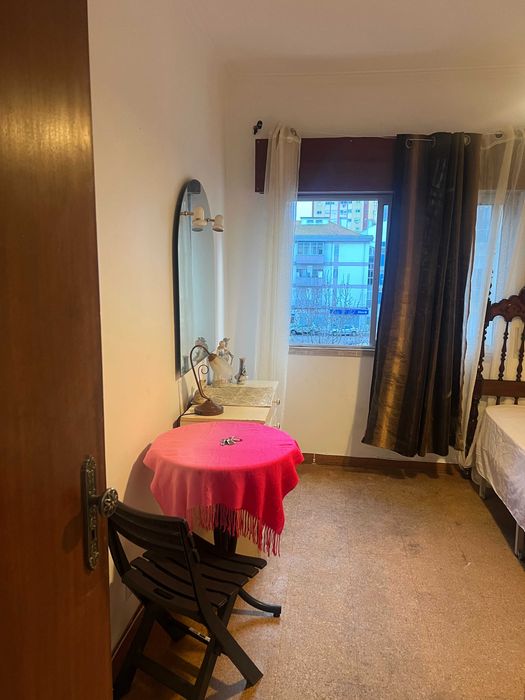 Quarto para arrendar - Amora