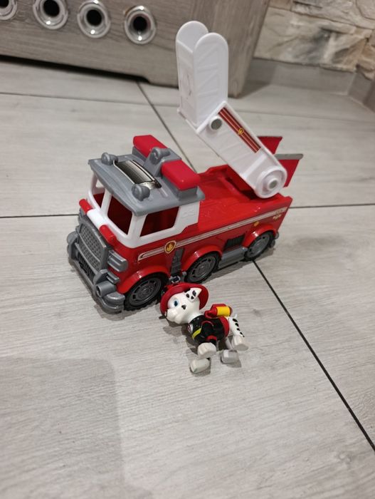 Marshall z pojazdem psi patrol