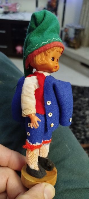 Três bonecos antigos