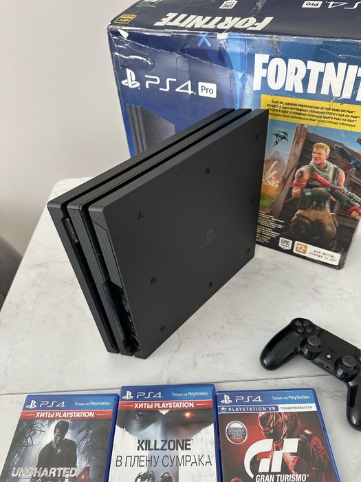 Ігрова приставка Sony PlayStation 4 Pro 1TB.
