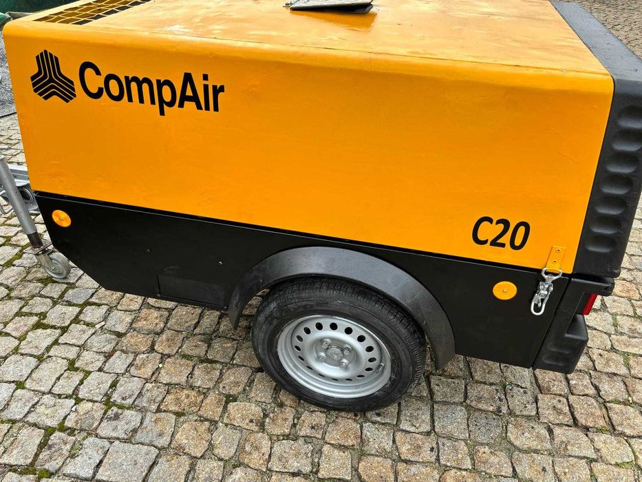 Compressor 2m3 Gasóleo - 7 Bar - COMPAIR C20 (Motor KUBOTA)