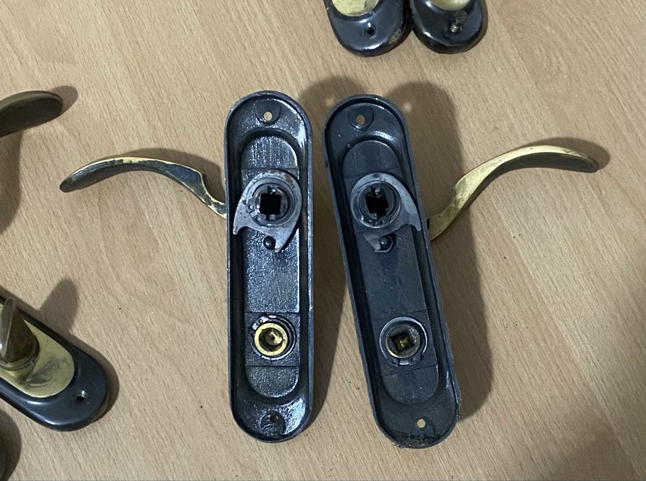 Дверные ручки для замка WC