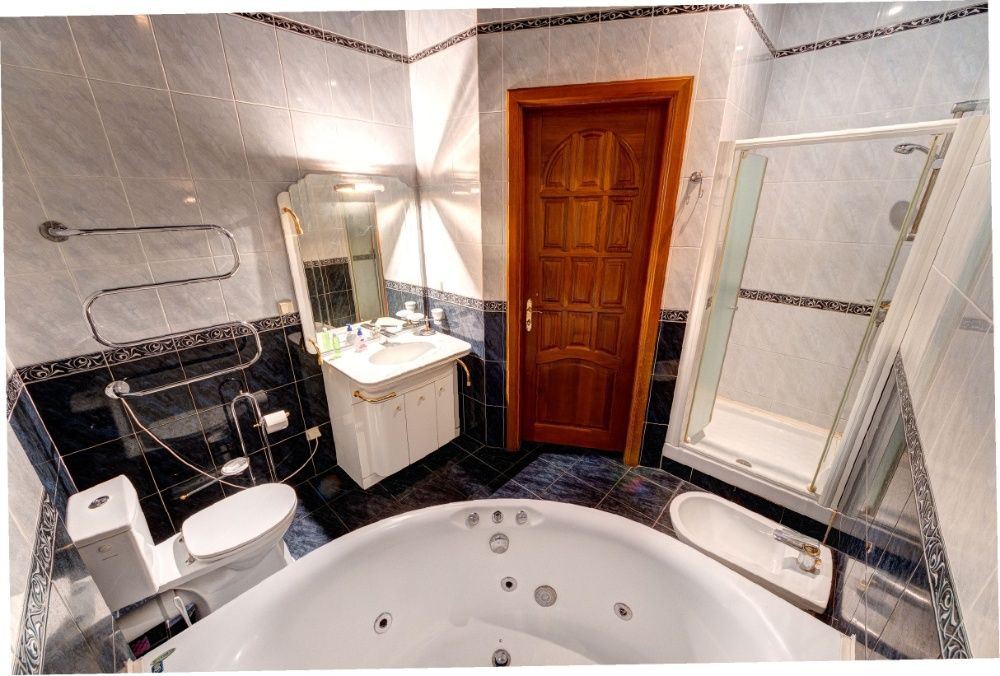 Посуточно 3к квартира в центре на улице Большая Васильковская 46