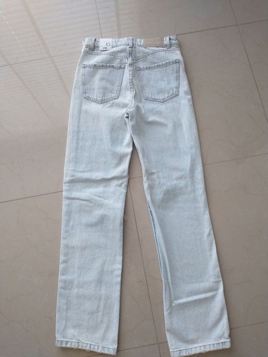 Nowe spodnie jeansowe z dziurami XS