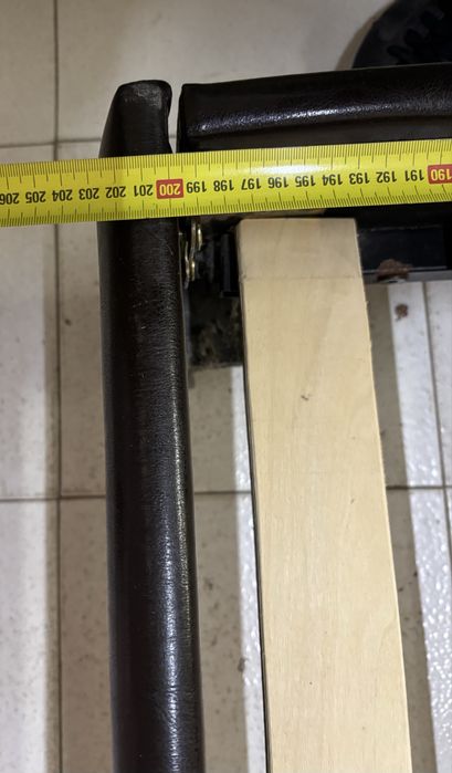 Cama de casal moderna com cabeceira em pele sintética + estrado